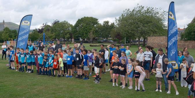 About two hundred runners line up between banners saying "Loanhead children's gala" anticipation palpable.