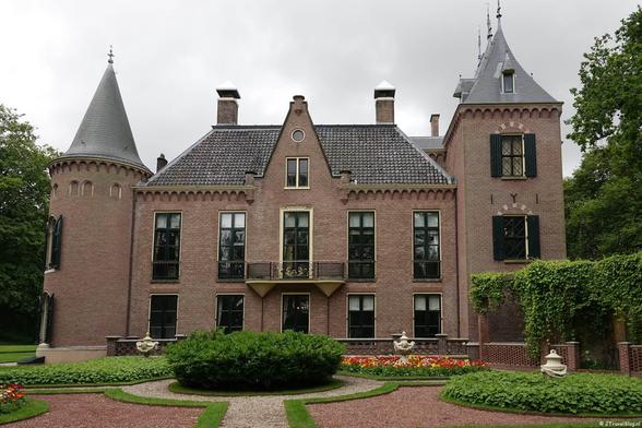 Ik nam deel aan een rondleiding door Kasteel Keukenhof. Het kasteel is slechts een paar keer per week opengesteld voor publiek en alleen tijdens rondleidingen op woensdag en donderdag om 11.30 en 15.30 uur te bezoeken. Ga je mee, dan nemen we een kijkje in Kasteel Keukenhof. π
https://jtravelblog.nl/rondleiding-door-kasteel-keukenhof-in-lisse/
#kasteelkeukenhof #rondleiding #lisse