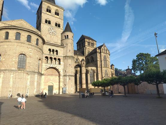 Der Dom von Trier vom Domplatz aus gesehen
