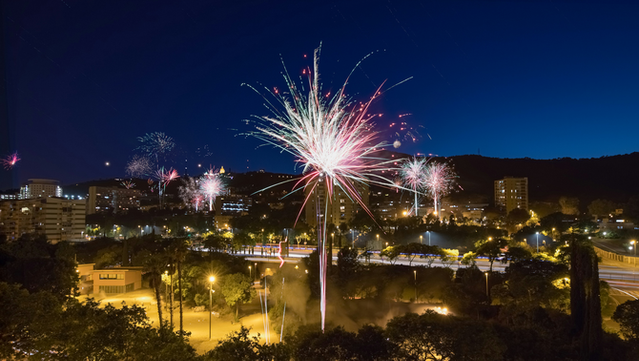 Focs artificials a Barcelona la nit de Sant Joan (Unsplash)