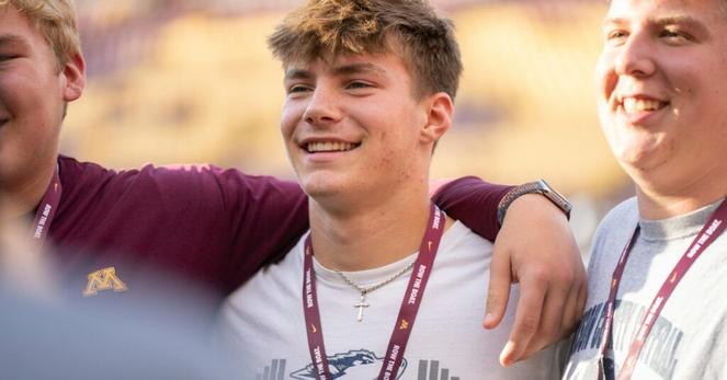 Roman Voss, Minnesota's top football recruit, commits to Gophers over Alabama