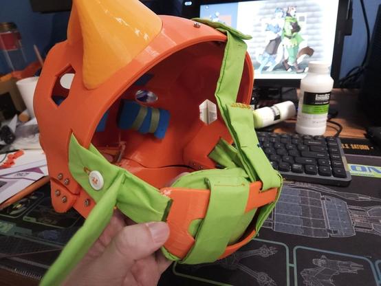 Headstrap in place.
