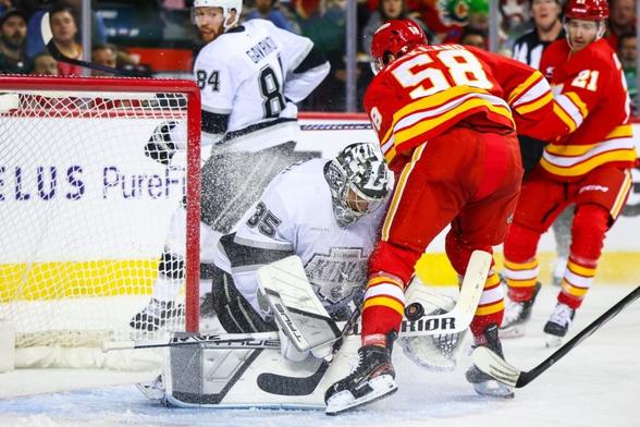 Calgary Flames Re-Sign Crowd Pleaser