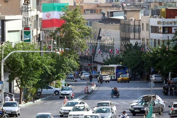 حركة خفيفة في شوارع طهران وهدوء تخرقه الضربات الاسرائيلية