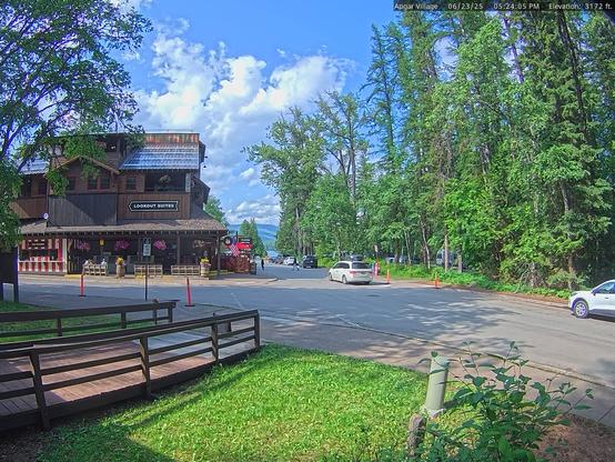 The village of Apgar is the main hub of activity (on the west side of the park) throughout the summer. The park's largest campground is located here as are gift shops, a restaurant, lodging facilities, and boat and recreational equipment rentals.