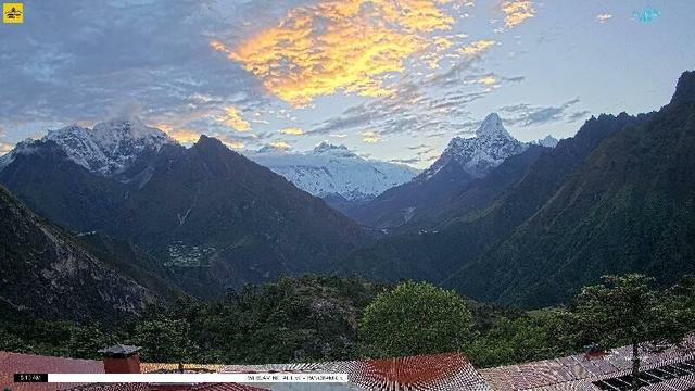A wide view of several mountains, from left:

- Taboche (6,500 meters/21,325 feet)
- Mount Everest (8,848 meters/29,032 feet)
- Lhotse (8,516 meters/27,939 feet)
- Ama Dablam (6,814 meters/22,355 feet)