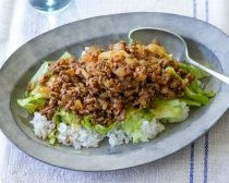 5分でハンバーグ丼！合挽き肉と玉ねぎ炒め　by moj　レシピID：18461341
