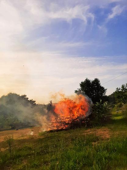 Cachada na horta e solpor