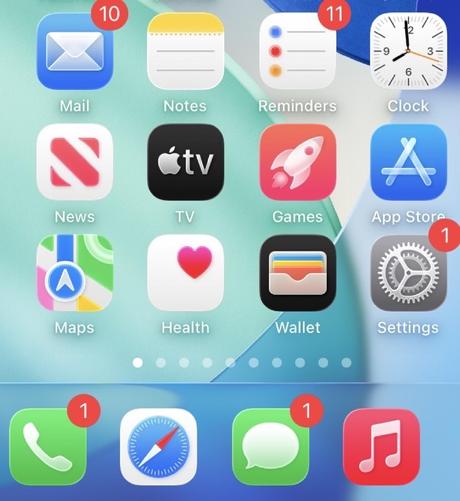 Screenshot of iOS 26 dock.