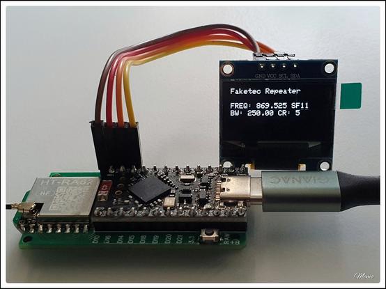 Bildbeschreibung:
Der fertige FakeTec (ProMicro SX1262) Node mit einem temporär angeschlossenem Display.