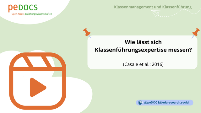 Grafik aus der Serie „Klassenmanagement und Klassenführung“. Rechts im Bild befindet sich ein weißes Textfeld mit dem Titel: „Wie lässt sich Klassenführungsexpertise messen?“ (Casale et al.: 2016). Links unten ist ein orangefarbenes Icon eines stilisierten Videosymbols (Clapperboard mit Play-Button) abgebildet. Das Design ist modern und sachlich gehalten, mit grünem Hintergrund und dekorativen Pinnadeln.