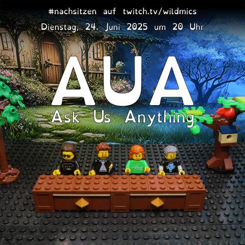 Ein Ankündigungsbild für den Livestream „AUA – Ask Us Anything“ auf dem Twitch-Kanal wildmics. Oben steht: „#nachsitzen auf twitch.tv/wildmics – Dienstag, 24. Juni 2025 um 20 Uhr“. Im Zentrum ist groß der Titel „AUA“ mit der Unterzeile „Ask Us Anything“ zu sehen. Der Hintergrund zeigt eine märchenhafte Waldhütte bei Nacht. Im Vordergrund sitzt ein LEGO-Podium mit vier LEGO-Figuren, die die Teilnehmenden darstellen (von links nach rechts): Alexa und Alexander Waschkau vom Hoaxilla Podcast und Sophia und Tommy Krappweis. Links und rechts stehen LEGO-Bäume.