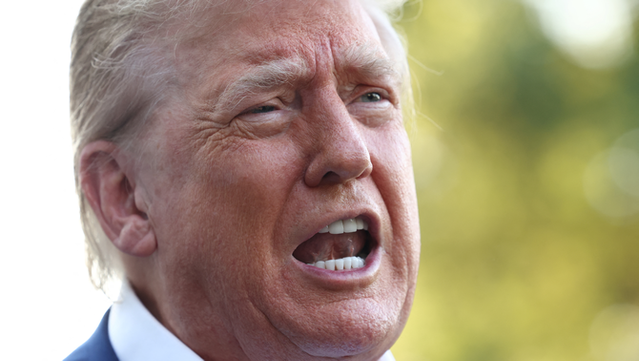 El president dels Estats Units, Donald Trump, abans de viatjar a la cimera de l'OTAN (Reuters/Kevin Lamarque)