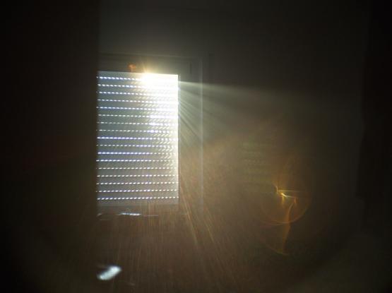 Sunrays burstring trough closed blines