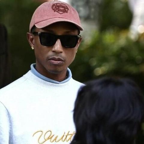 ファレルがコーヒーブラウンのデニムを発表、パリ・ファッションウィークがスタート - FashionNetwork 日本