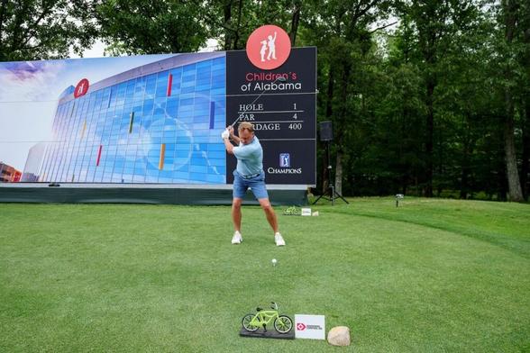 Auburn's Hugh Freeze plays most golf among SEC football coaches, during recruiting season