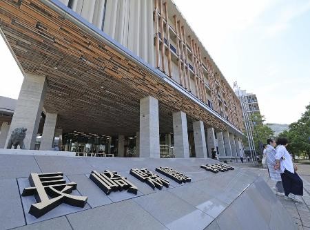 長崎県、賠償命令受け入れ 警部補自殺、遺族は控訴 | | 全国のニュース