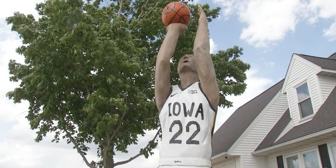 Cedar Rapids man has local artist carve tree into Caitlin Clark sculpture