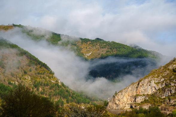 Brume dans le Tarn https://photos.lisiecki.fr/2025/dsc07079/ #photographie #photography  #photographie #photodujour #picoftheday #mountain #montagne #landscape #paysage #travelphotography #travel #voyage