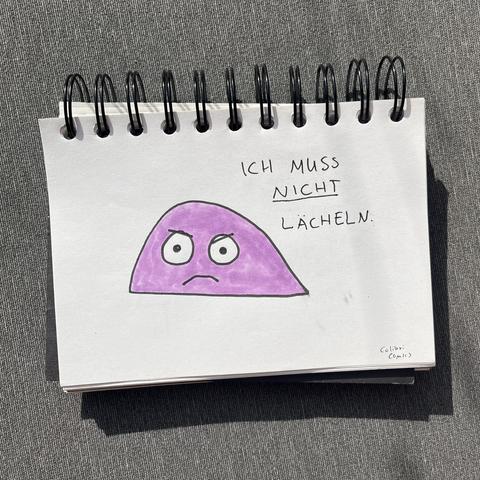 Miesmuscheli guckt wie üblich etwas bös.
Text daneben: 
„ICH MUSS NICHT LÄCHELN.“