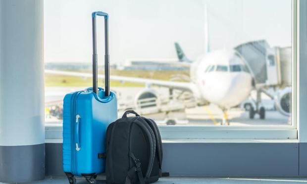 Maleta de mano y mochila, en una imagen de archivo. (Getty Images/iStockphoto)