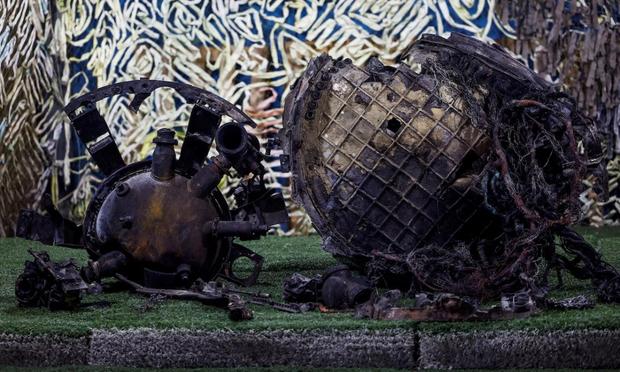 Parte del misil hipersónico Oreshnik caído en Dnipro, su primer bombardeo. (Valentyn Ogirenko)