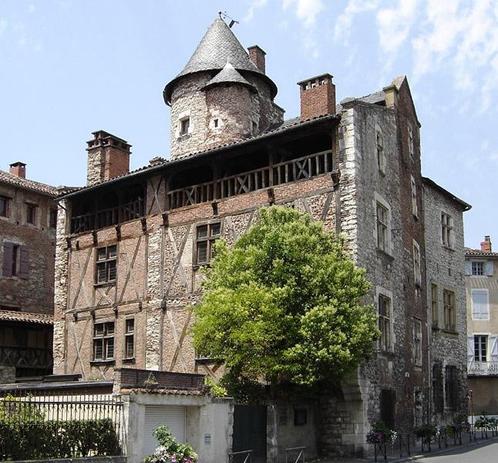 Maison dite de Henri IV à #Cahors (#Lot) Construction XVIe siècle. Maison dite de Henri IV : classement par liste de 1862.
Suite 👉 https://monumentum.fr/monument-historique/pa00095009/cahors-maison-dite-de-henri-iv
#Patrimoine #MonumentHistorique
Photo CC-BY-SA 4.0 : Eric Gaba (Sting - fr:Sting)