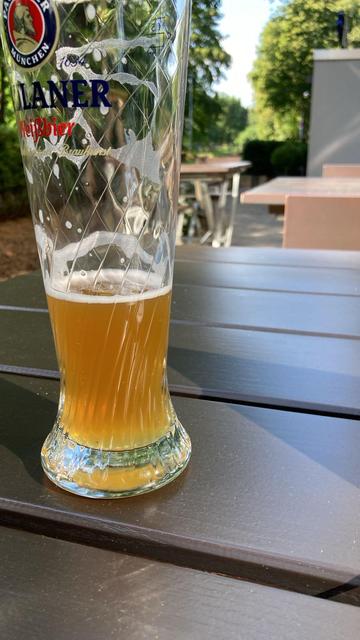 A mostly drunk pint of delicious weisbeer.