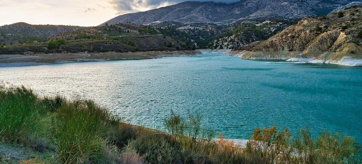 Embalse de El Portillo, en Castril (Granada). / Ventura Carmona