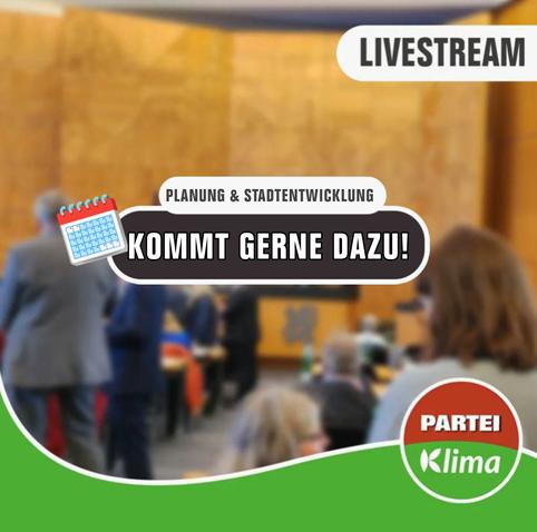 Zu sehen ist eine Totale des Plenarsaals unseres Düsseldorfer Rathauses. In einem weißen Kasten mit abgerundeten Ecken steht in schwarzer Sprache "Planung & Stadtentwicklung". Darunter steht in einem anthrazitfarbenen Kasten mit weißen Buchstaben: „Kommt gerne dazu!" Auf der linken Seite unterhalten sich gerade 2 Menschen