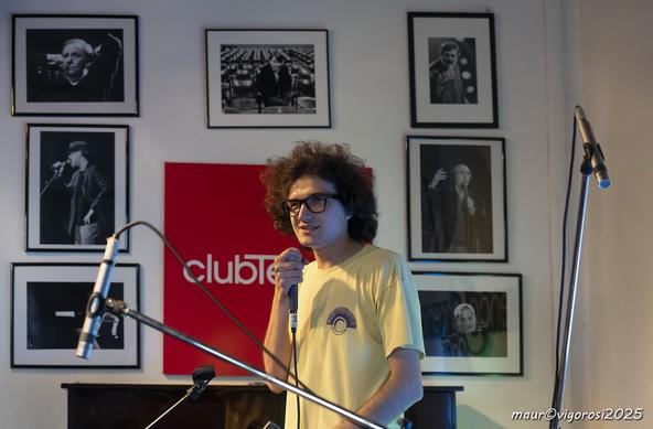 A picture of me on stage, and behind me framed pictures of some of the greatest Italian songwriters who ever lived (from the top-left clockwise): Roberto Vecchioni, Fabrizio De Andrè, Francesco Guccini, Franco Battiato, Paolo Conte, Francesco De Gregori.