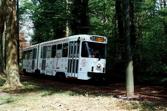 Motrice PCC bruxelloise sur la ligne 44 dans la forêt de Soignes vers Tervuren.