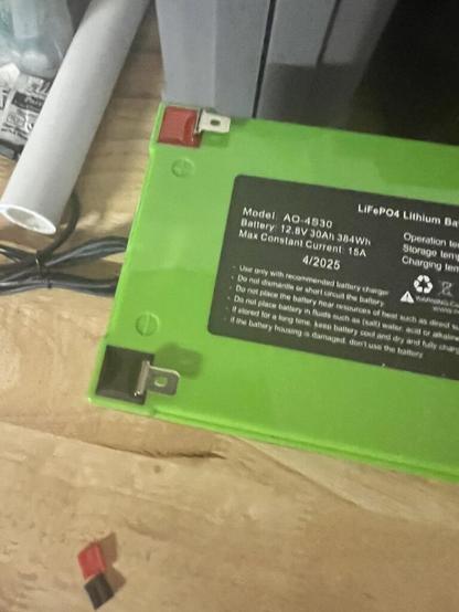 Need help hooking up my new Hummingbird Xplore fish finder and Hummingbird  Mega Live 2. Have one 12 volt 30 AH lithium battery that has the blades. Can I get away with a single battery or need another ?