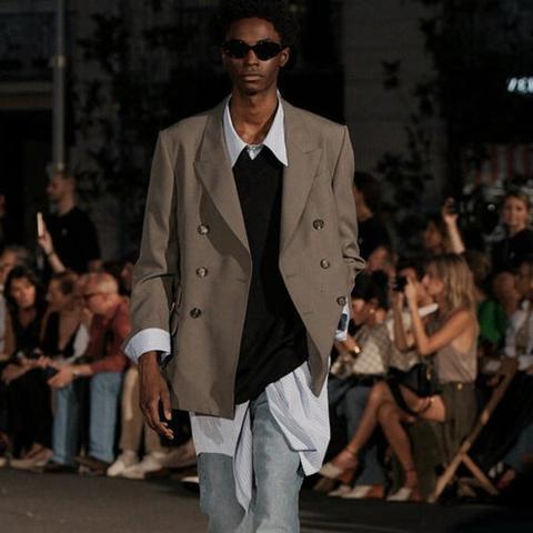 AMIのファッション・モーメントの後に、どしゃ降り - FashionNetwork 日本