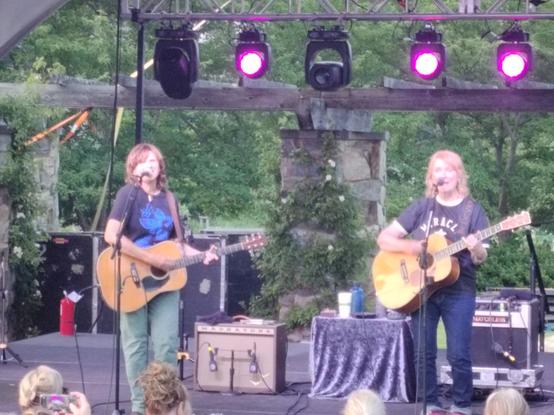 Indigo girls on stage