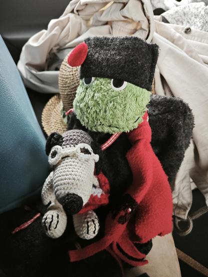 Joschka und Snoopy auf dem Autorücksitz