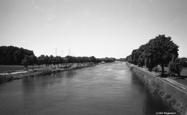 Der Dortmund-Ems-Kanal bei Waltrop - Eine analoge Aufnahme in schwarz / weiß