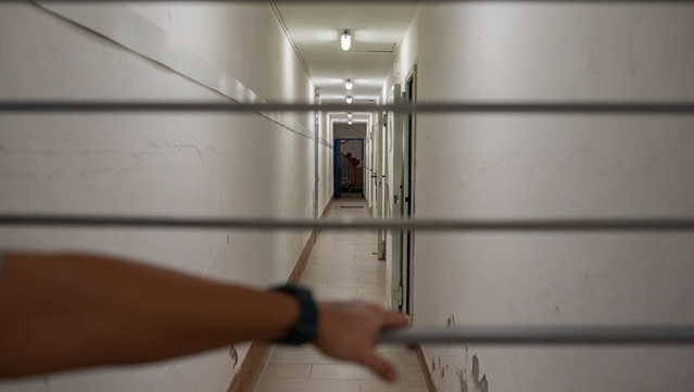 L'entitat, que treballa per l'erradicació de la tortura a escala global, denuncia que el personal penitenciari aplica "amb freqüència" mesures de contenció com ara "lligar el pres al llit". (Europa Press)