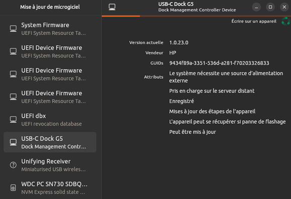 Capture d'écran de l'interface de mise à jour des firmwares du PC.
Là, il est en train d'écrire le firmware sur le dock.
On peut mettre à jour aussi l'UEFI ou encore le receiver Logitech