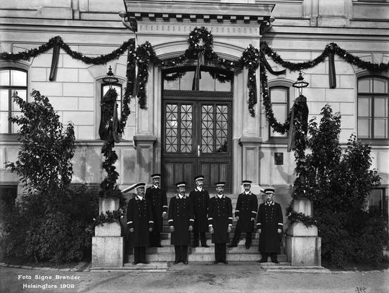 Teknillisen korkeakoulun vihkimistilaisuus. (1908, Helsingin kaupunginmuseo)

Alkuperäinen mustavalkoinen valokuva, jonka on ottanut Signe Brander.