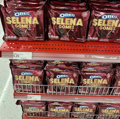 Selena Gomez Oreo