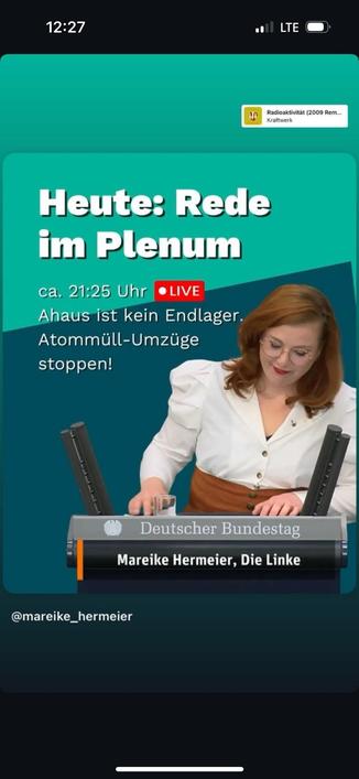 Das Bild zeigt die Linken MdB Mareike Hermeier am Rednerpult des Bundestages mit der Ankündigung, heute ca 21.25 über Castortransporte zu debattieren