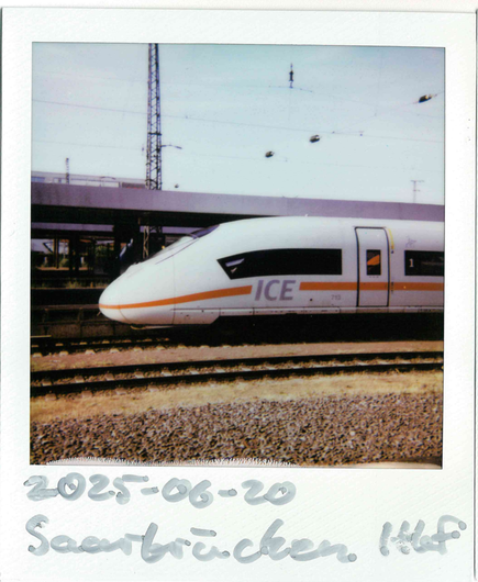 a polaroid picture of an ICE from the side standing in saarbrücken hbf
