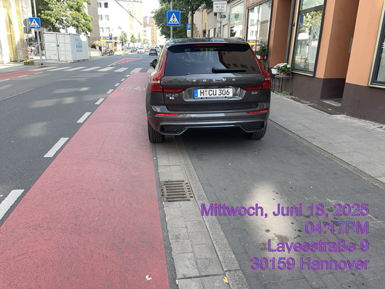 Die Autogewalt sucht immer Die Nähe - damit sich Radfahrende ja Nicht sicher fühlen- Am Ende fahren 11jährige selbstständig unabhängig im Urbanen Straßenverkehr.