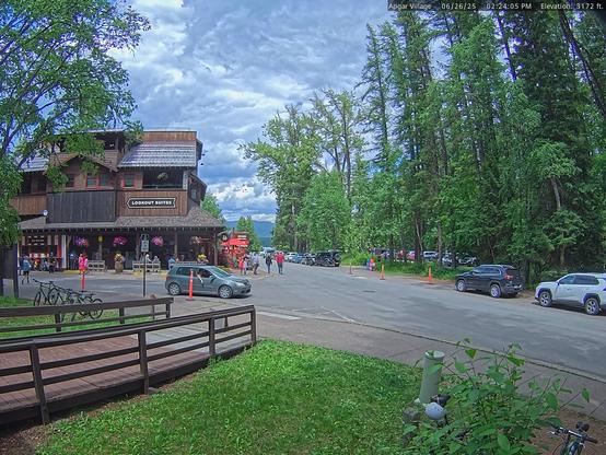 The village of Apgar is the main hub of activity (on the west side of the park) throughout the summer. The park's largest campground is located here as are gift shops, a restaurant, lodging facilities, and boat and recreational equipment rentals.