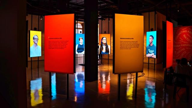 Com Estação Férias, Museu da Língua Portuguesa é opção de passeio nas férias de julho: instituição destaca variedade de sotaques brasileiros, exibe sucesso 'Divertida Mente 2' e promove espaços de livre brincar