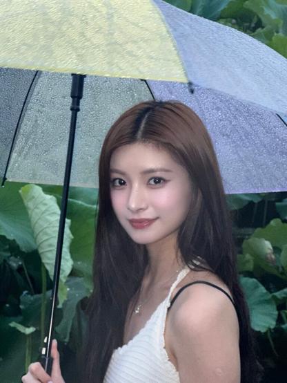 250627 Yiren Weibo + Xiaohongsu Update-「Rainy West Lake」 + 'Xiao Wangが報告するためにここにあります'