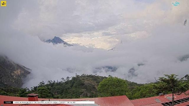 A wide view of several mountains, from left:

- Taboche (6,500 meters/21,325 feet)
- Mount Everest (8,848 meters/29,032 feet)
- Lhotse (8,516 meters/27,939 feet)
- Ama Dablam (6,814 meters/22,355 feet)