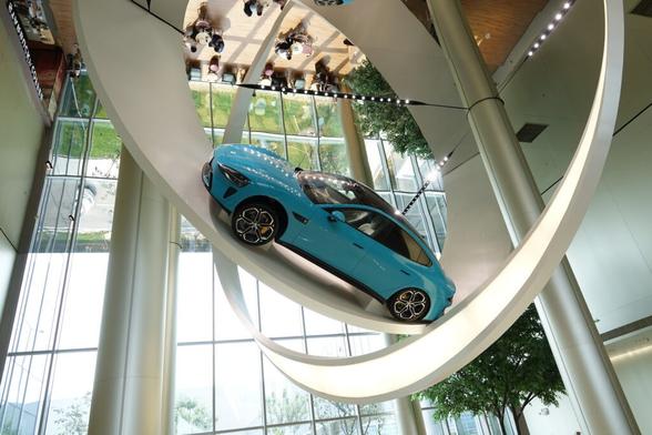 シャオミの電気自動車工場、まるでスマホのように生産される様子を取材 - ケータイ Watch