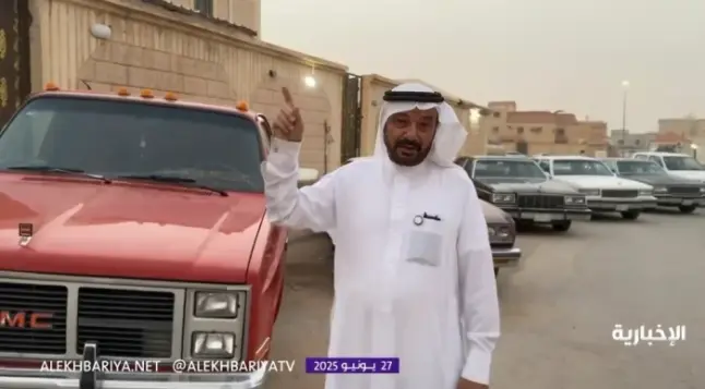 بالفيديو.. مواطن يروي قصة احتفاظه بسيارات كلاسيكية أمام منزله في حفر الباطن